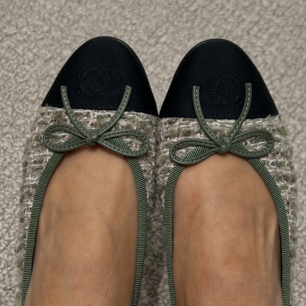 CHANEL Women's Tweed ballet flats - new 2025 season
